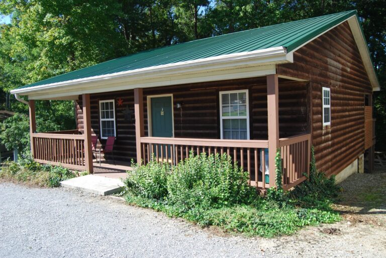 LakePointe Resort Hotel and Cabins near Lake Cumberland Marina is the perfect Vacation rental option that us Budget Friendly.