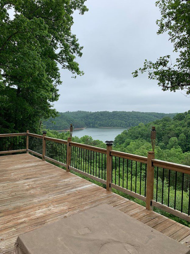Strehl Lakehouse, a Lake Cumberland Cabin experience. Lake View rental homes in russell County.