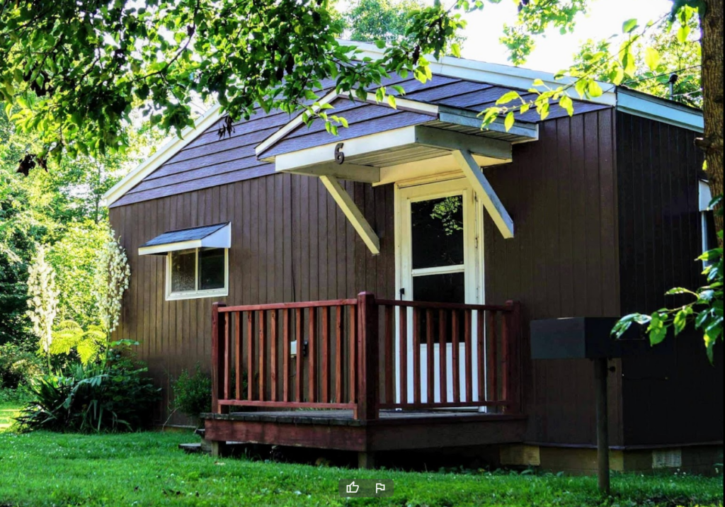 M&M Lodge Cabins located in Jamestown Kentucky on Lake Cumberland