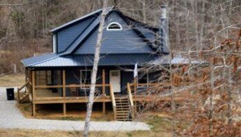 The Hideaway at Pumpkin Creek- A Lake Cumberland Cabin- Accommodations in Russell County, KY.